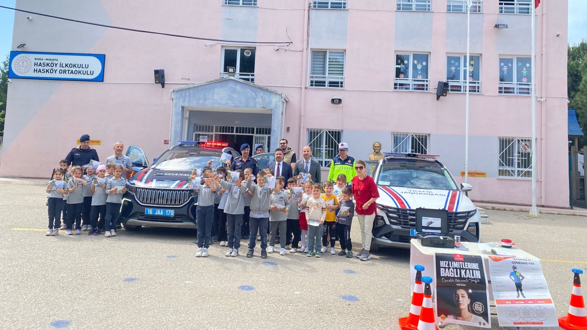 Trafik Haftası kapsamında  okulumuzu ziyaret eden Mudanya Kaymakamı Sayın Ayhan TERZİ öğrencilerimizle buluştu.